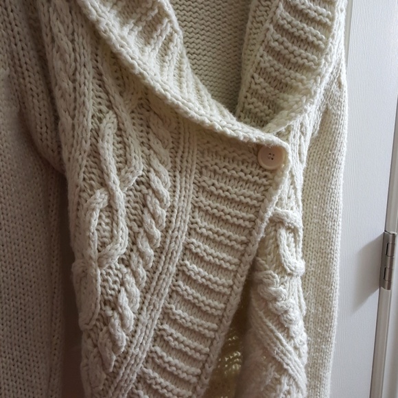 ** Sweater** - Picture 7 of 7